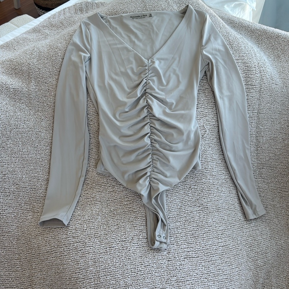 Abercrombie V-Neck Bodysuit - light taupe